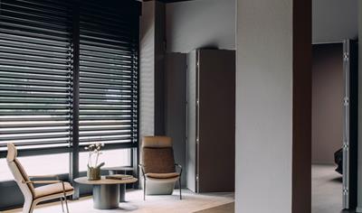 Cover image for External venetian blind chain system