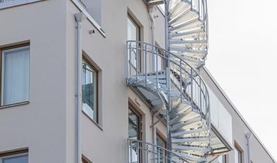 Cover image for Spiral staircase