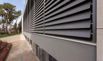 Cover image for M5600