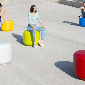 Cover image for Plastic benches STUL