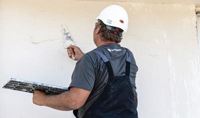 Cover image for M610 WR-Water-repellent, cementitious, one coat render (2in1)