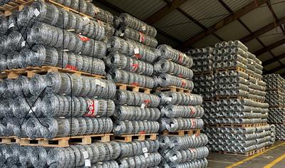 Cover image for Fencing mesh: Knotted & Chain link