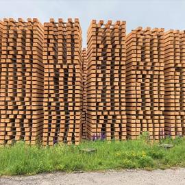 Cover image for Träsliper/Wooden railroad tie