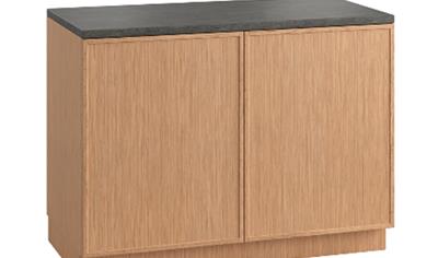 Cover image for Solid wood and veneer frame door