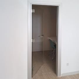 Cover image for ST - 810: TEMPERED GLASS DOOR E10