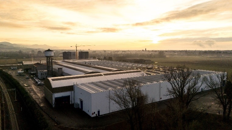 Azienda dall'alto.jpg