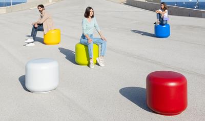 Cover image for Plastic benches STUL